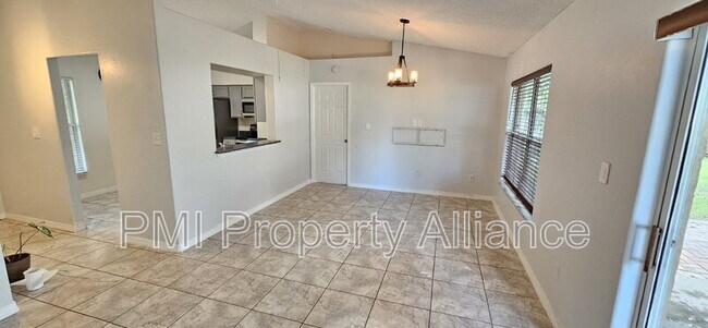 Foto del edificio - 11649 Crescent Pines Blvd