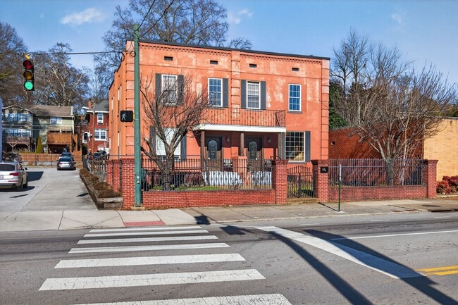 Foto del edificio - 823 McCallie Ave