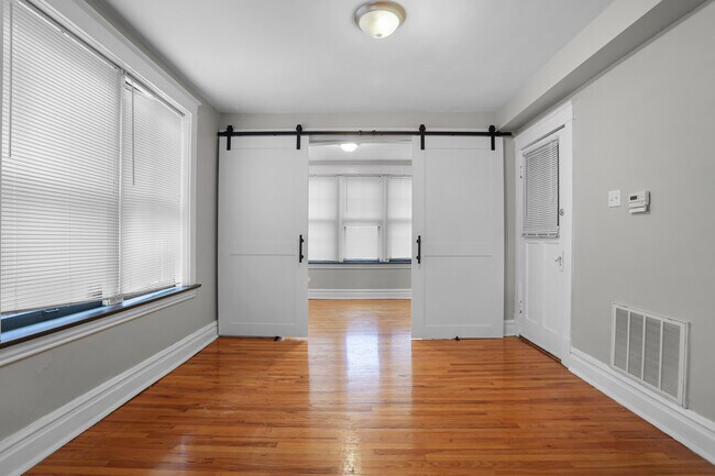 Foto del edificio - 4908 Devonshire Ave