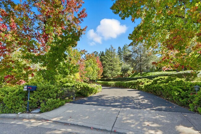 Building Photo - Stunning 3,488 Sq. Ft. Home with Pool & 3-...