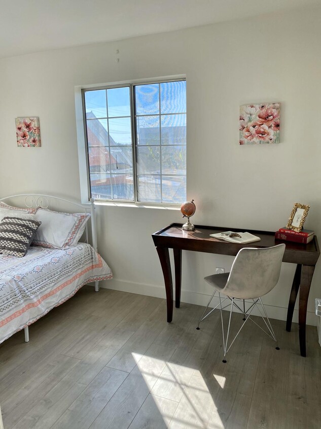 Foto del edificio - 1585 W 35th Pl