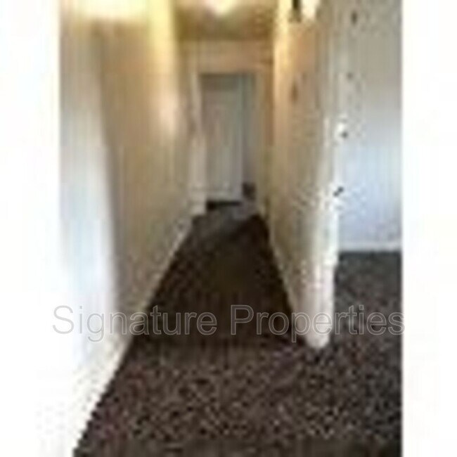 Building Photo - 1922 Wayne St NE