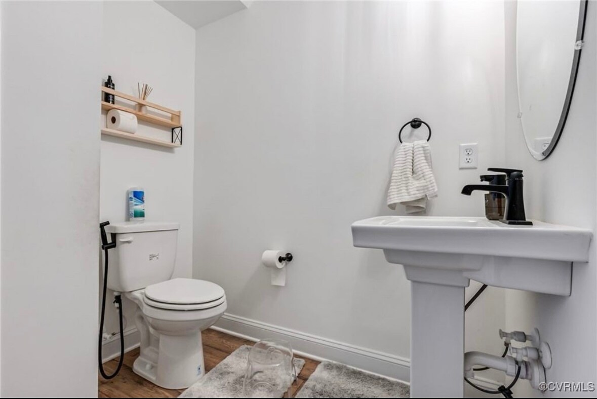 Foto principal - 7048 Dunton Rd