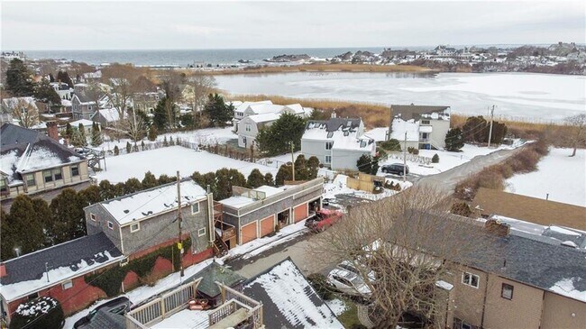Foto del edificio - 167 Coggeshall Ave