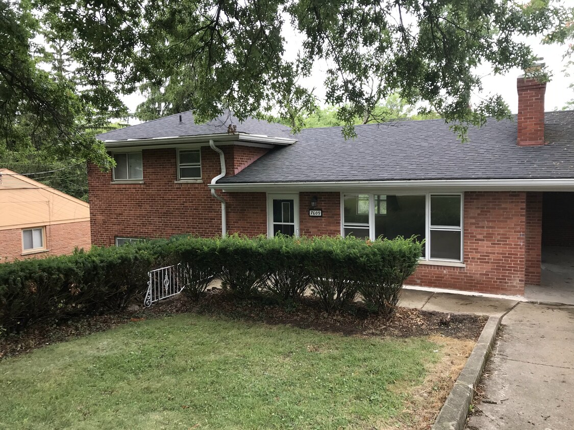 Primary Photo - 7609 View Place Dr