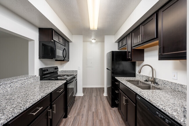 1BR, 1BA - 650SF - Kitchen - Loper Commons