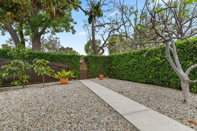 Foto del edificio - 6742 Sunny Brae Ave