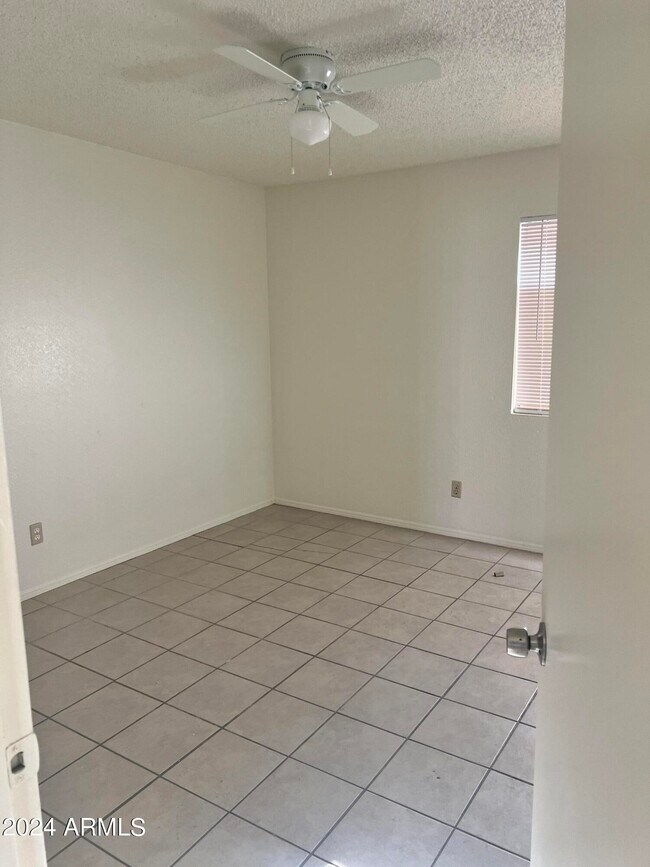 Foto del edificio - 4805 E Caballero Cir