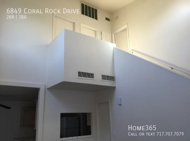 Foto del edificio - Beautiful 2 bedroom 2.5 bath townhome with...