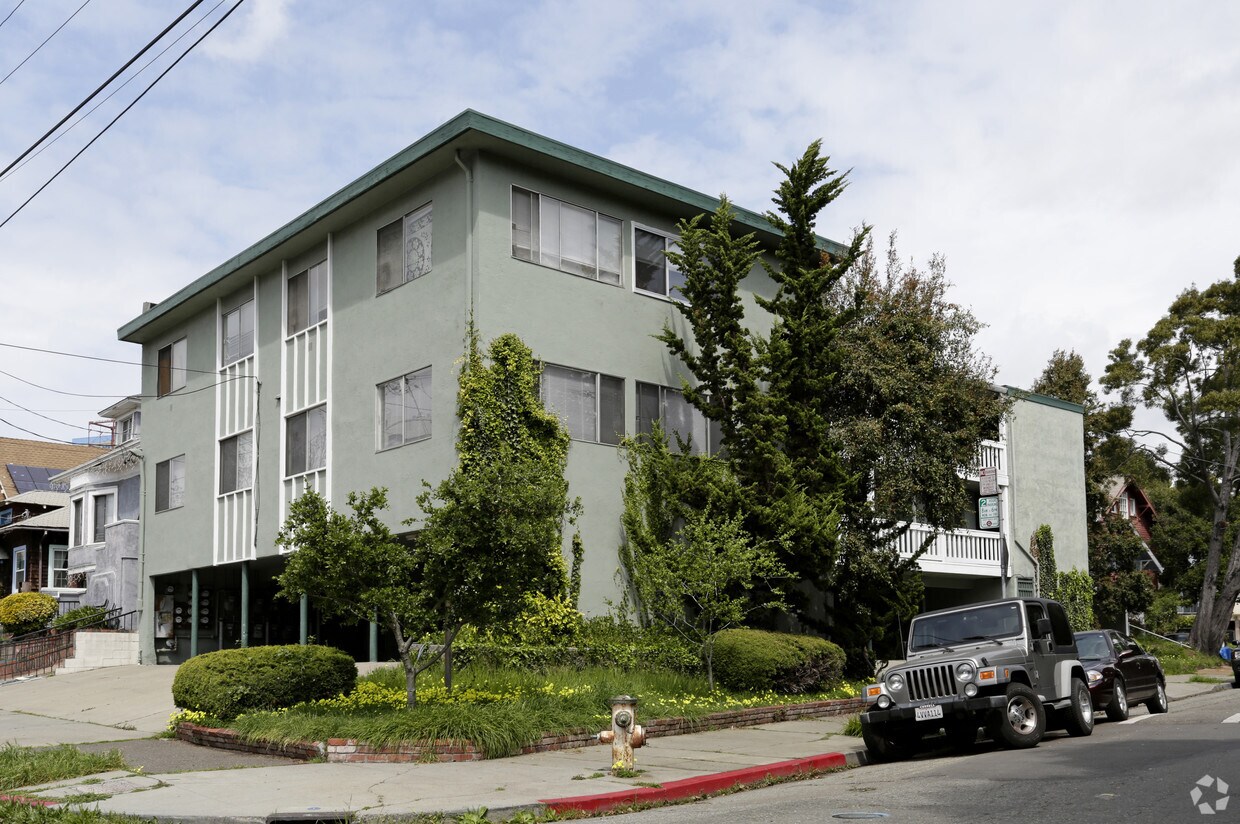 Primary Photo - 3351 Richmond Blvd
