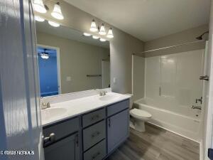 Building Photo - 320 S Pointe Dr
