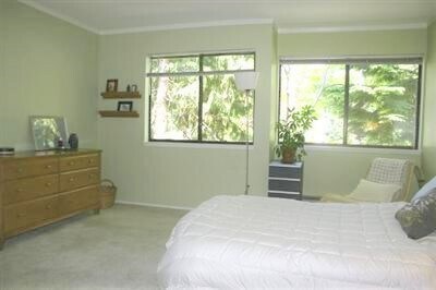 Spacious bedroom - 1344 Bellevue Way NE