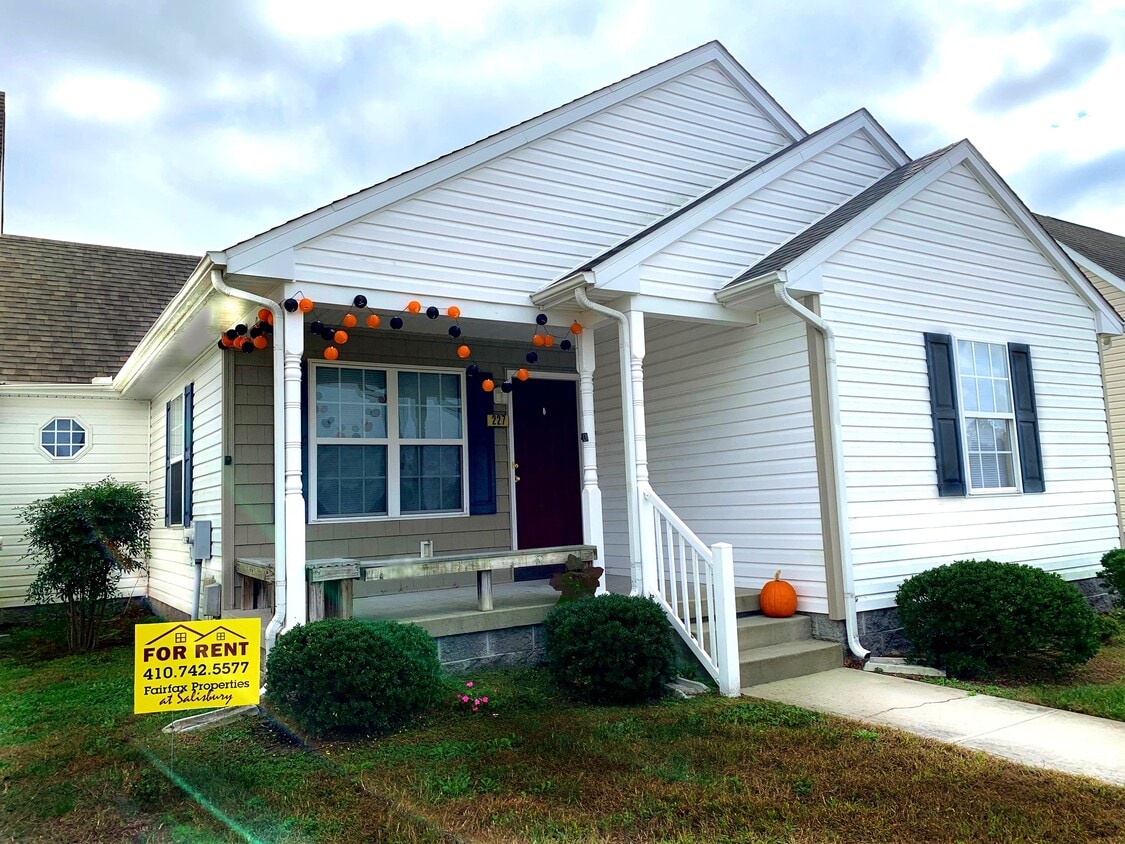 Primary Photo - 227 N Brown St