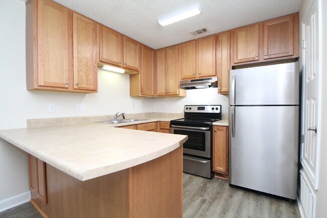Foto del edificio - Spacious 2BD/1BA Apartment in Benjamin Oak...