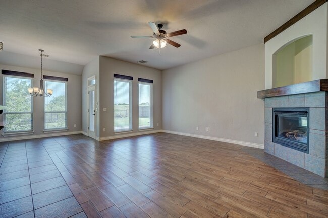 Building Photo - Stunning 3 Bedroom Home with Fireplace, Community Amenities & Open Floor Plan