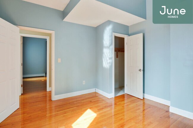 Foto del edificio - ROOM ONLY in 4-bed/2.0-bath Home
