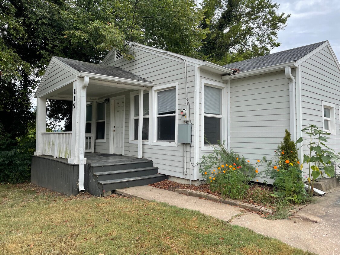 Primary Photo - 415 S Hill Ave