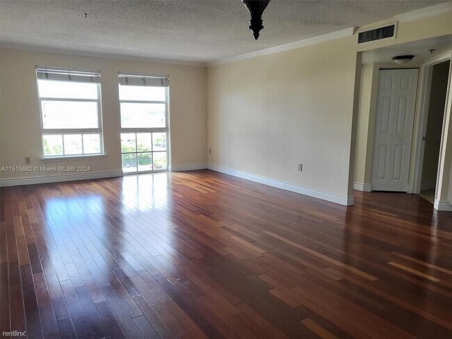 Foto del edificio - 2 br, 2 bath Condo - 2351 Douglas Rd Apt 707