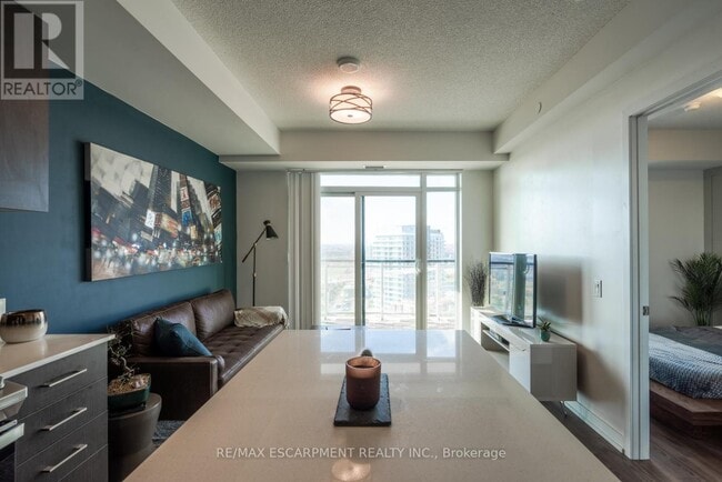 Building Photo - 2560-2560 Eglinton Ave W