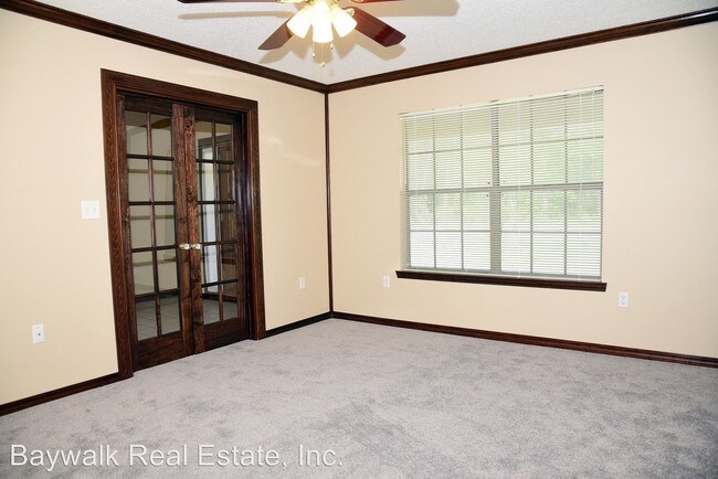 Building Photo - 4 br, 3 bath House - 702 Mathis Lane (K132)