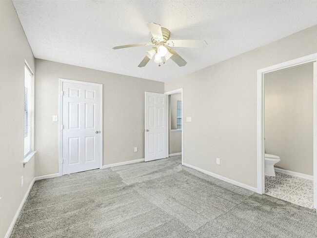 Building Photo - 5910 Hampton Ct