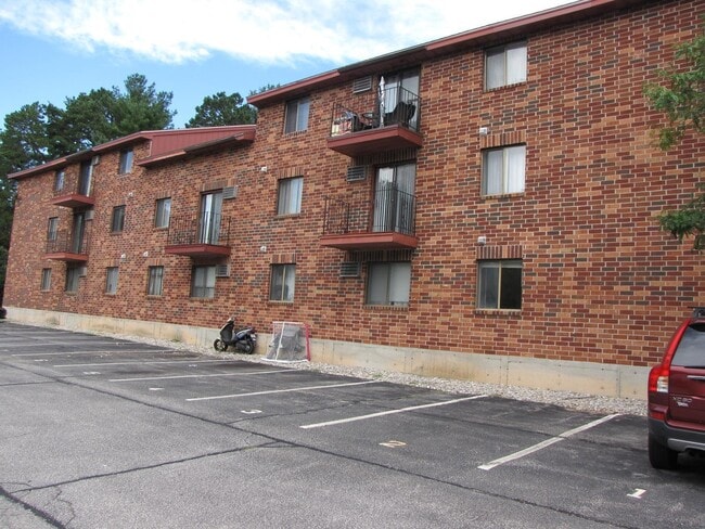 Building Photo - 1301 Bodwell Rd