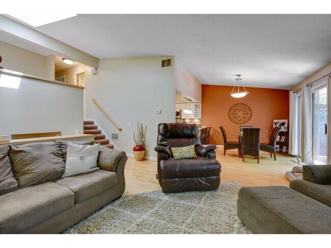 Foto del edificio - 5520 Rowland Rd