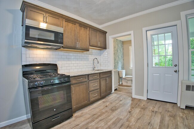 Kitchen - 22 Clinton St