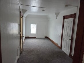 Building Photo - 184 Hope Ave