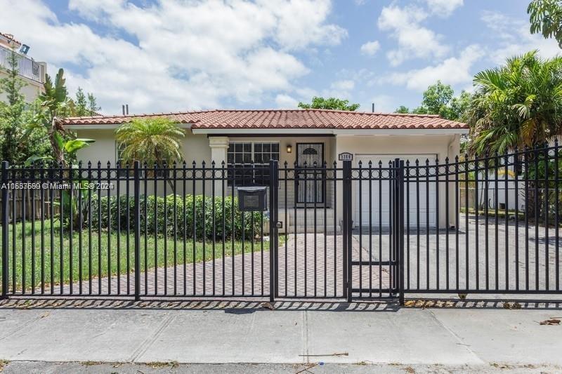 Foto principal - 3350 SW 29th St