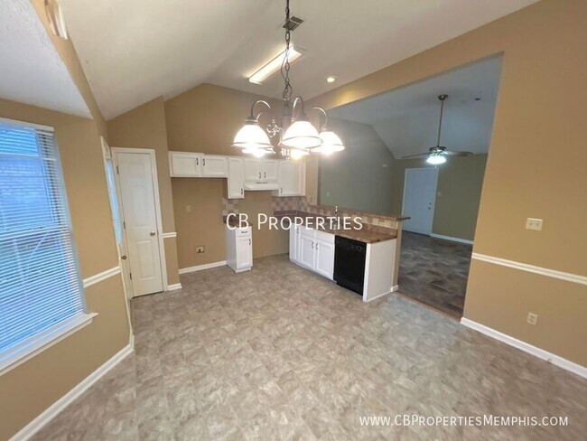 Foto del edificio - 4294 Bishop Hills Dr