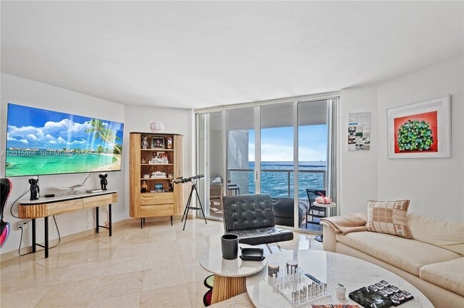 Foto del edificio - 8925 Collins Ave