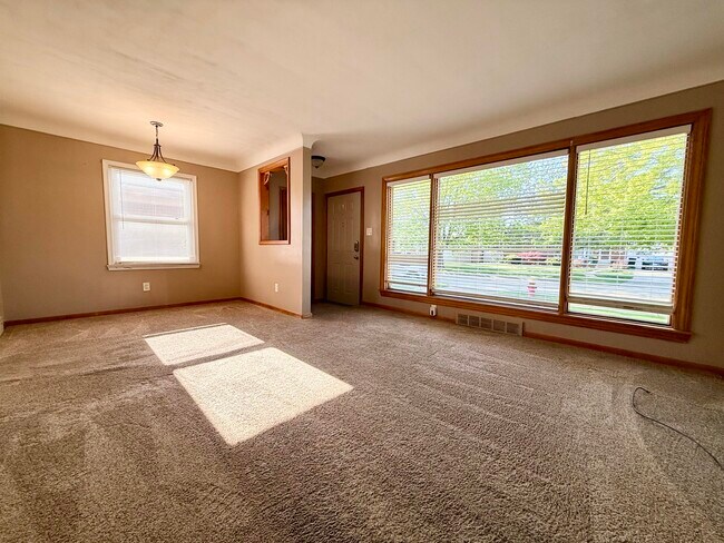 Building Photo - 17104 Englewood Ave