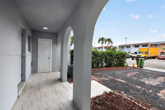 Foto del edificio - 7090 W 2nd Ct