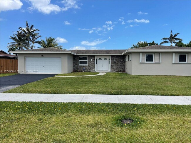 Building Photo - 15445 SW 99th Ave