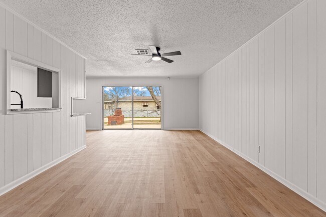 Foto del edificio - 1301 Harrison Ave