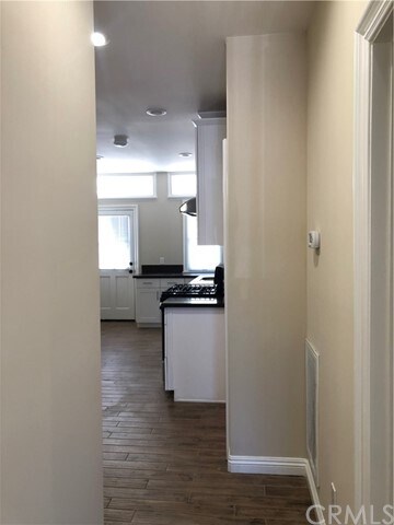Foto del edificio - 221 N Raymond Ave