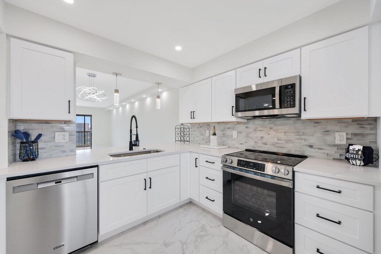 Foto principal - 7290 Kinghurst Dr