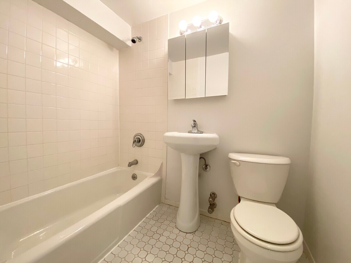 Building Photo - 260 W 27th St
