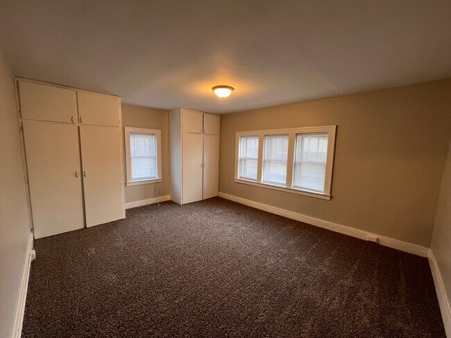 Foto del edificio - 810 Leonard St NE