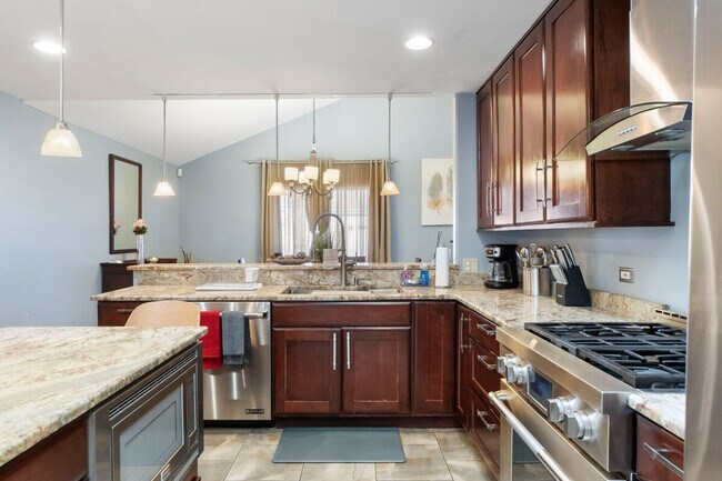 Foto del edificio - 4920 Lake Ct