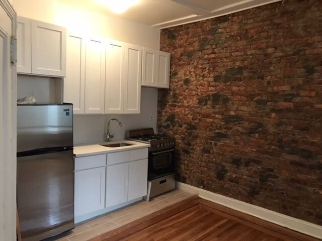 Primary Photo - 139 Rogers Ave
