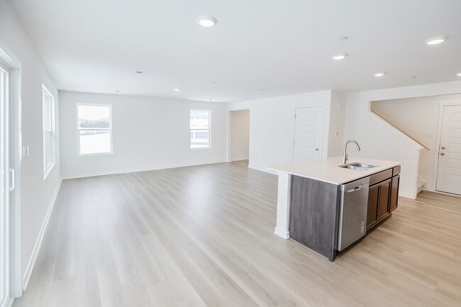 Building Photo - 3527 Richardson Cir