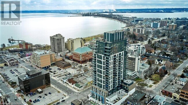 Building Photo - 2007-2007 James St
