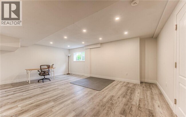Building Photo - 93 Tremaine Dr