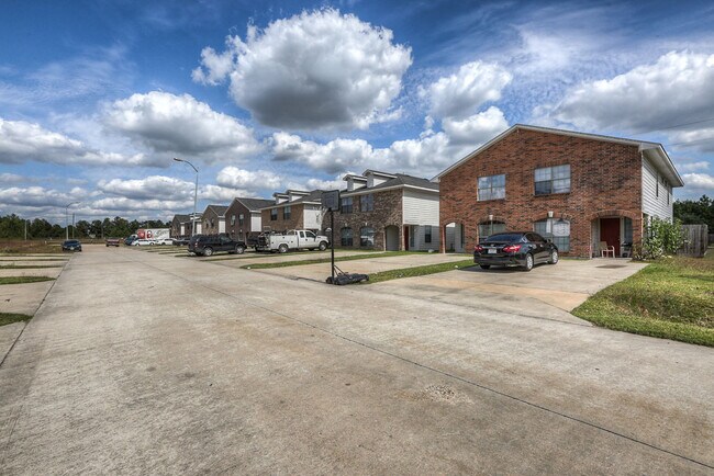 Foto del edificio - Pine Landing Homes