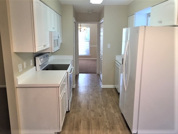 Building Photo - 8 Sandy Pond Ct
