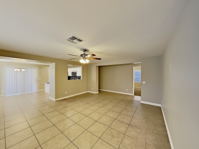 Foto del edificio - 16050 N 135th Dr