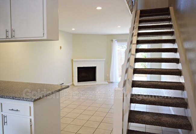 Building Photo - 2137 Thomas Ave