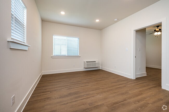1BR, 1BA - 499SF - Living Room/Dining Room - Solo Brightside